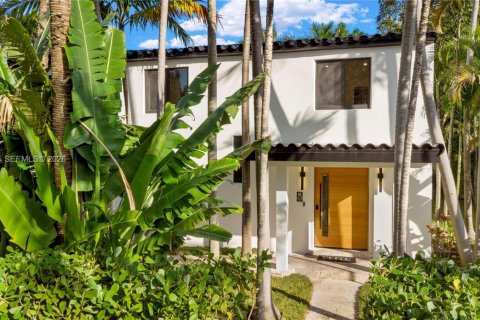 House in Miami Beach, Florida 4 bedrooms, 215.53 sq.m. № 2008638 - photo 27