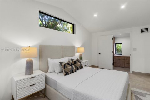 House in Miami Beach, Florida 4 bedrooms, 215.53 sq.m. № 2008638 - photo 21