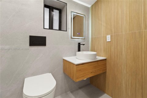 House in Miami Beach, Florida 4 bedrooms, 215.53 sq.m. № 2008638 - photo 22