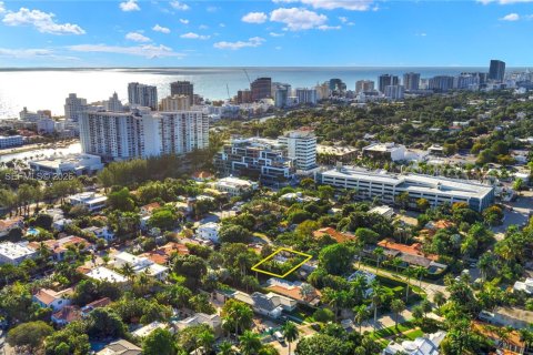 House in Miami Beach, Florida 4 bedrooms, 215.53 sq.m. № 2008638 - photo 26