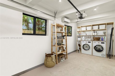 House in Miami Beach, Florida 4 bedrooms, 215.53 sq.m. № 2008638 - photo 25