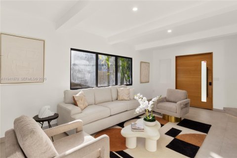 House in Miami Beach, Florida 4 bedrooms, 215.53 sq.m. № 2008638 - photo 5