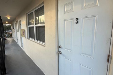 Villa ou maison à louer à South Miami, Floride: 1 chambre, 62.24 m2 № 2028141 - photo 10