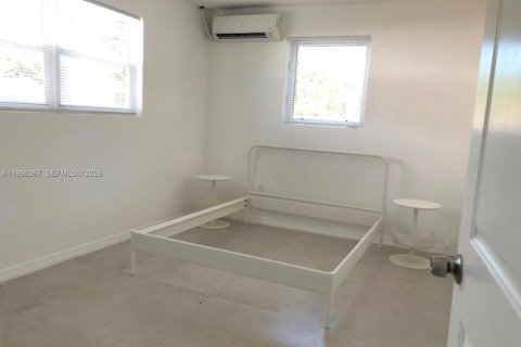 Villa ou maison à louer à South Miami, Floride: 1 chambre, 62.24 m2 № 2028141 - photo 4