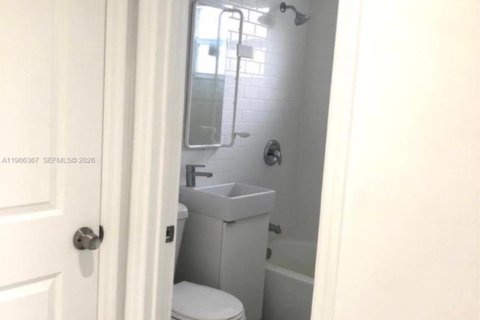 Villa ou maison à louer à South Miami, Floride: 1 chambre, 62.24 m2 № 2028141 - photo 5
