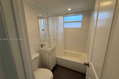 Villa ou maison à louer à South Miami, Floride: 1 chambre, 62.24 m2 № 2028141 - photo 7