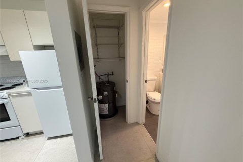 Villa ou maison à louer à South Miami, Floride: 1 chambre, 62.24 m2 № 2028141 - photo 9