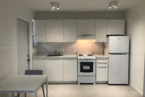 Villa ou maison à South Miami, Floride 1 chambre, 62.24 m2 № 2028141