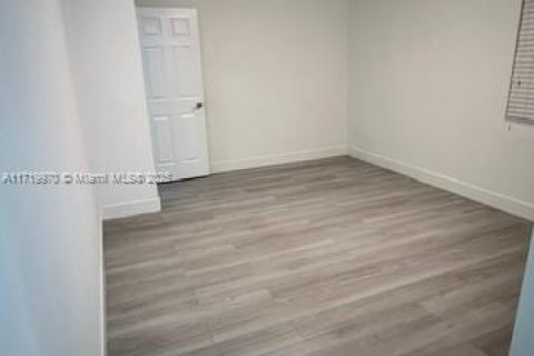 House in Miami, Florida 4 bedrooms, 182.74 sq.m. № 1859849 - photo 25