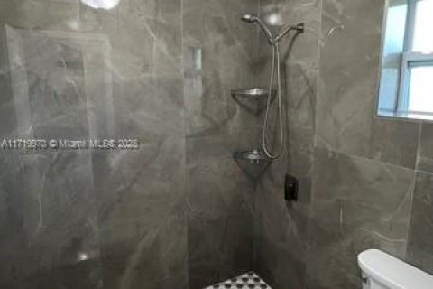 House in Miami, Florida 4 bedrooms, 182.74 sq.m. № 1859849 - photo 22