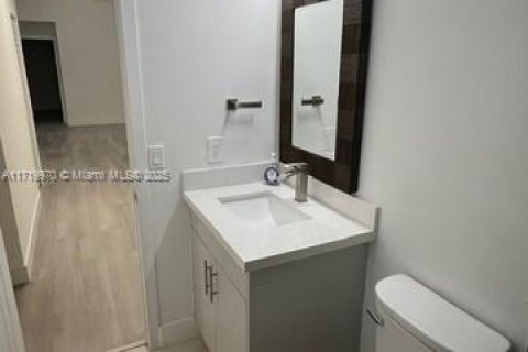 House in Miami, Florida 4 bedrooms, 182.74 sq.m. № 1859849 - photo 13