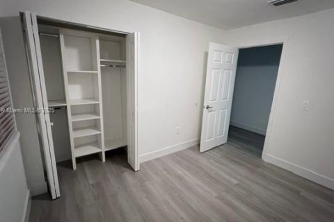 House in Miami, Florida 4 bedrooms, 182.74 sq.m. № 1859849 - photo 19