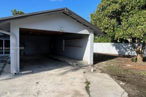 House in Miami, Florida 4 bedrooms, 182.74 sq.m. № 1859849 - photo 29
