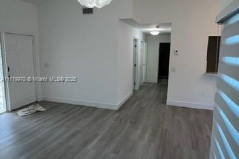 House in Miami, Florida 4 bedrooms, 182.74 sq.m. № 1859849 - photo 8