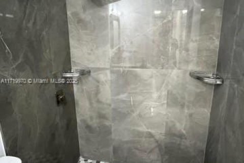House in Miami, Florida 4 bedrooms, 182.74 sq.m. № 1859849 - photo 14