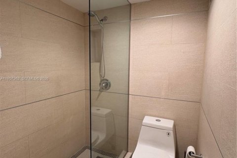 Copropriété à louer à Miami, Floride: 1 chambre, 98.1 m2 № 2024569 - photo 20