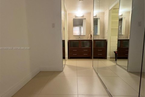 Copropriété à louer à Miami, Floride: 1 chambre, 98.1 m2 № 2024569 - photo 18
