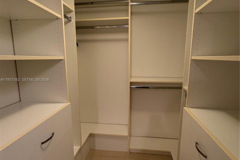 Copropriété à louer à Miami, Floride: 1 chambre, 98.1 m2 № 2024569 - photo 21