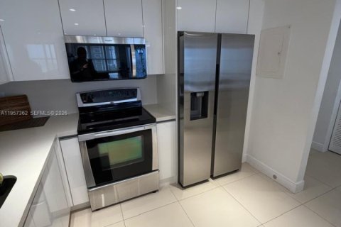 Copropriété à louer à Miami, Floride: 1 chambre, 98.1 m2 № 2024569 - photo 7