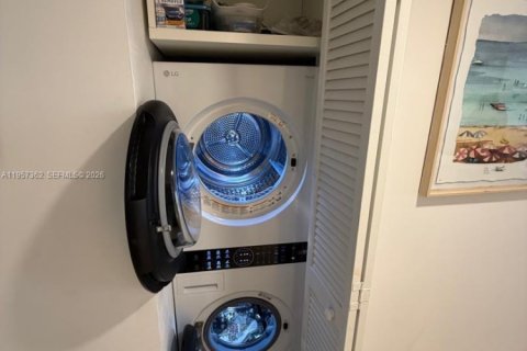 Copropriété à louer à Miami, Floride: 1 chambre, 98.1 m2 № 2024569 - photo 11