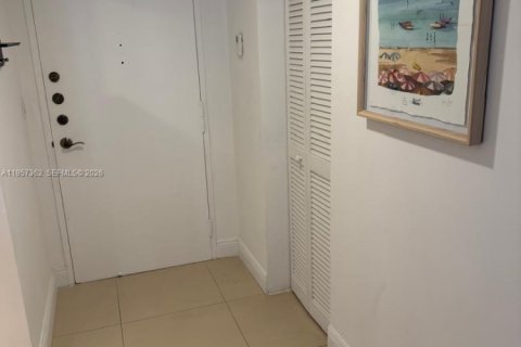 Copropriété à louer à Miami, Floride: 1 chambre, 98.1 m2 № 2024569 - photo 8