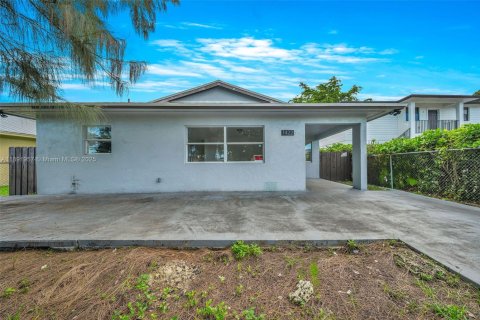 House in Florida City, Florida 4 bedrooms, 116.5 sq.m. № 1943938 - photo 23