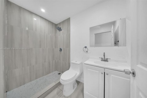 House in Florida City, Florida 4 bedrooms, 116.5 sq.m. № 1943938 - photo 15