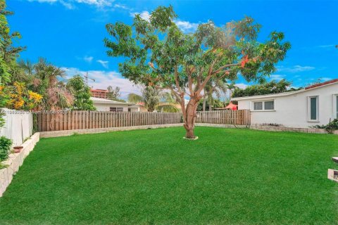 Villa ou maison à louer à Surfside, Floride: 3 chambres № 1974867 - photo 24