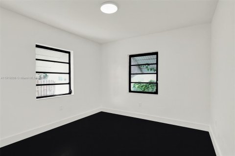 Villa ou maison à louer à Surfside, Floride: 3 chambres № 1974867 - photo 14