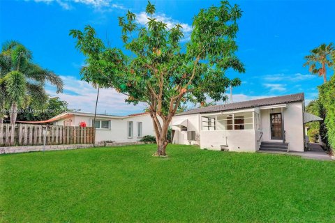 Villa ou maison à louer à Surfside, Floride: 3 chambres № 1974867 - photo 25