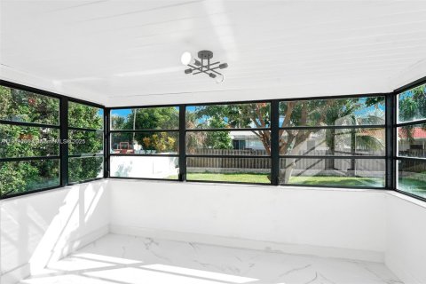 Villa ou maison à louer à Surfside, Floride: 3 chambres № 1974867 - photo 9