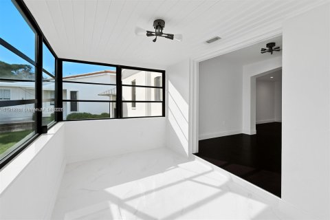 Villa ou maison à louer à Surfside, Floride: 3 chambres № 1974867 - photo 7