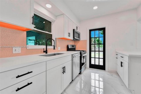 Villa ou maison à louer à Surfside, Floride: 3 chambres № 1974867 - photo 19