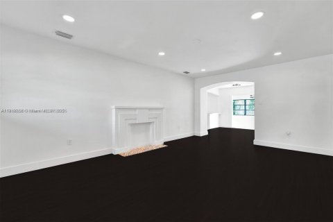 Villa ou maison à louer à Surfside, Floride: 3 chambres № 1974867 - photo 2