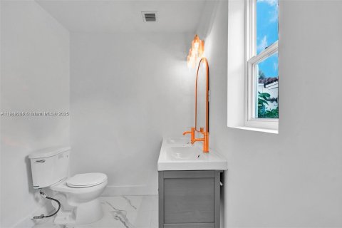 Villa ou maison à louer à Surfside, Floride: 3 chambres № 1974867 - photo 21