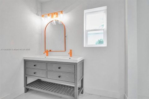 Villa ou maison à louer à Surfside, Floride: 3 chambres № 1974867 - photo 22