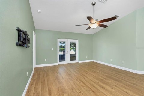 House in Wesley Chapel, Florida 4 bedrooms, 143.44 sq.m. № 2418893 - photo 12