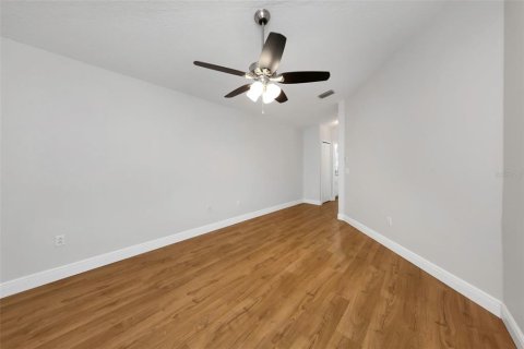 House in Wesley Chapel, Florida 4 bedrooms, 143.44 sq.m. № 2418893 - photo 28