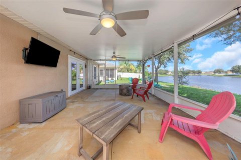 House in Wesley Chapel, Florida 4 bedrooms, 143.44 sq.m. № 2418893 - photo 15