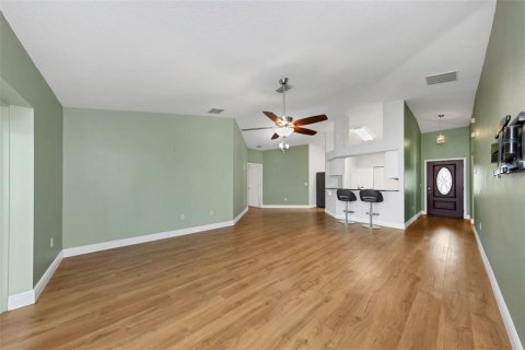 House in Wesley Chapel, Florida 4 bedrooms, 143.44 sq.m. № 2418893 - photo 9