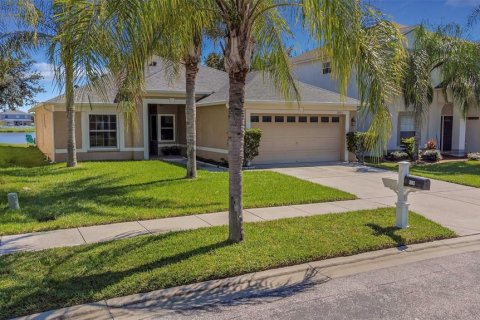 House in Wesley Chapel, Florida 4 bedrooms, 143.44 sq.m. № 2418893 - photo 3