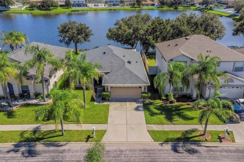 House in Wesley Chapel, Florida 4 bedrooms, 143.44 sq.m. № 2418893 - photo 2