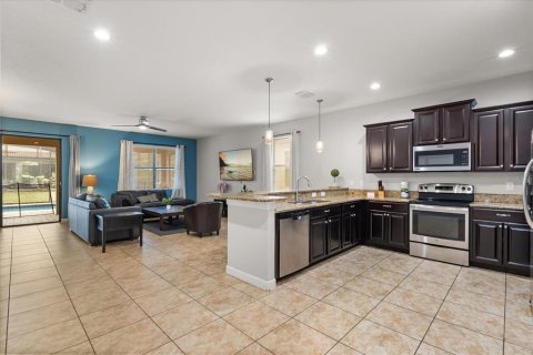 House in Davenport, Florida 7 bedrooms, 334.82 sq.m. № 2099542 - photo 17