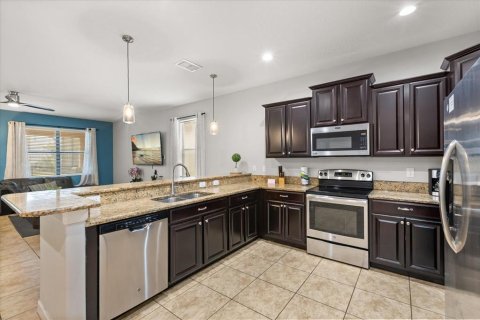 House in Davenport, Florida 7 bedrooms, 334.82 sq.m. № 2099542 - photo 20