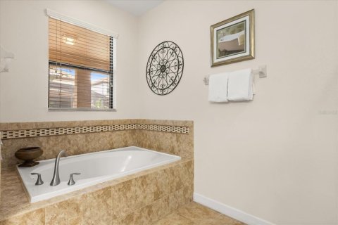 House in Davenport, Florida 7 bedrooms, 334.82 sq.m. № 2099542 - photo 28
