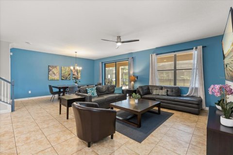 House in Davenport, Florida 7 bedrooms, 334.82 sq.m. № 2099542 - photo 11