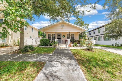 House in Tampa, Florida 2 bedrooms, 84.73 sq.m. № 2321608
