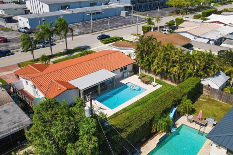 Casa en venta en Miami, Florida, 4 dormitorios, 160.91 m2 № 1750431 - foto 4