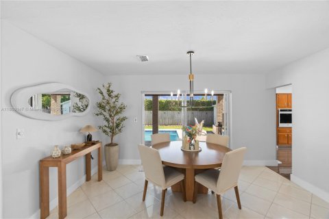 Casa en venta en Miami, Florida, 4 dormitorios, 160.91 m2 № 1750431 - foto 19
