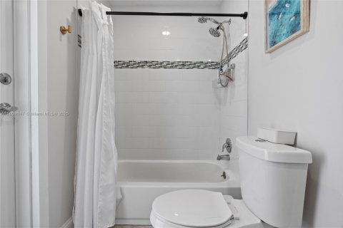 Casa en venta en Miami, Florida, 4 dormitorios, 160.91 m2 № 1750431 - foto 21
